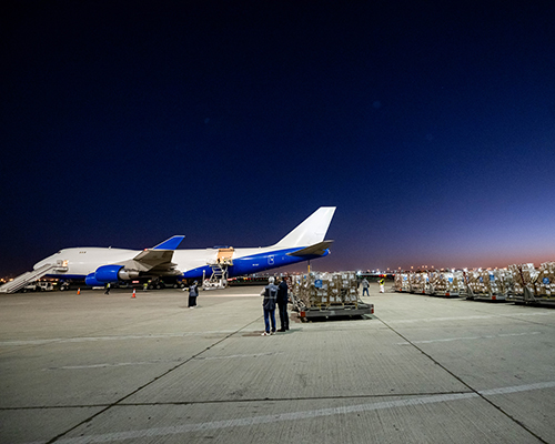  بتوجيهات محمد بن راشد دبي الإنسانية تواصل تسيير الجسر الجوي لنقل المساعدات الطبية العاجلة إلى أهالي غزة